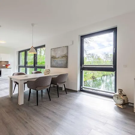 Tao-suite Mit Seeblick, Balkonterrasse & Sauna Апартаменты Краков-ам-Зе